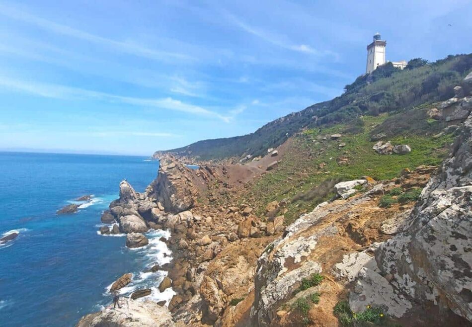 Cabo Espartel: Donde Atlántico y Mediterráneo se Unen en Marruecos