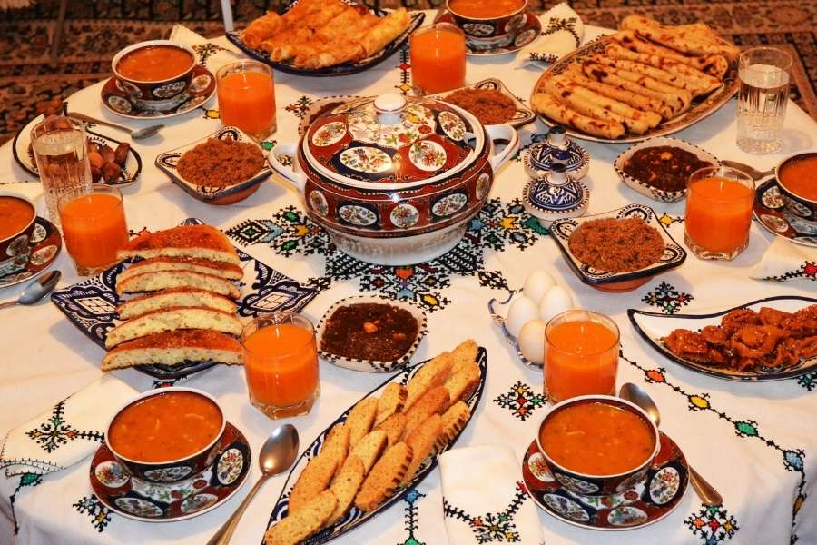 Cuisine marocaine : voyage culinaire pour les touristes au Maroc