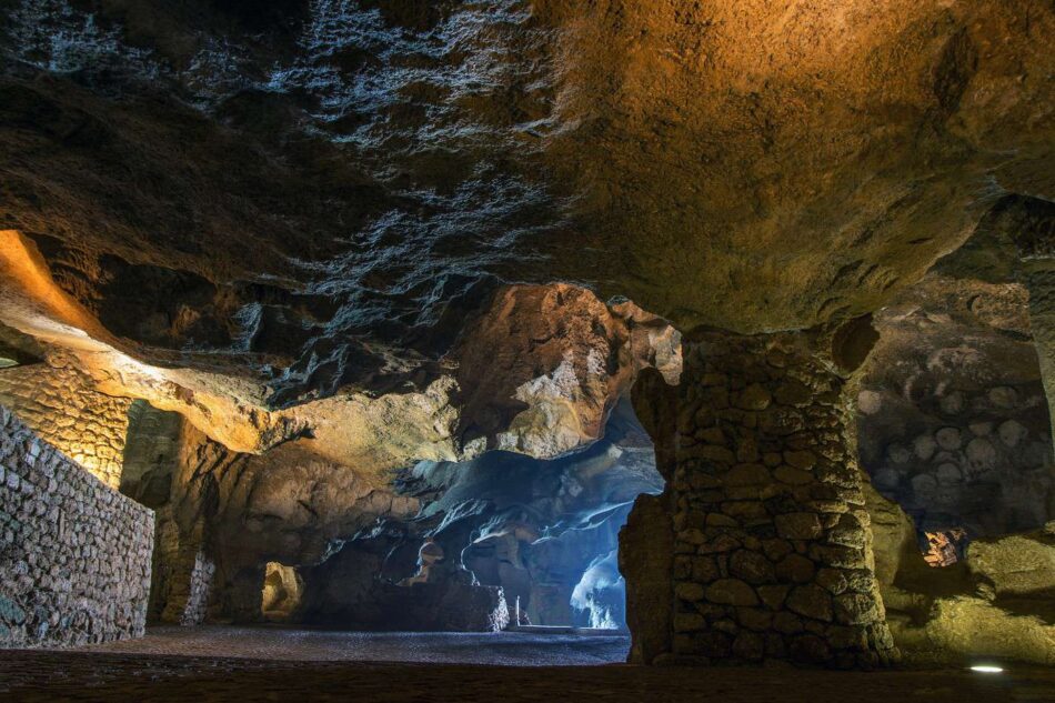 Grotte Hercule : Explorez cette Merveille Naturelle au Maroc